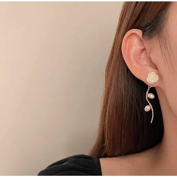 Korean Earrings Elegant Imitation Pearl Earrings For Women White Rose Cute Earri - Picture 1 of 10